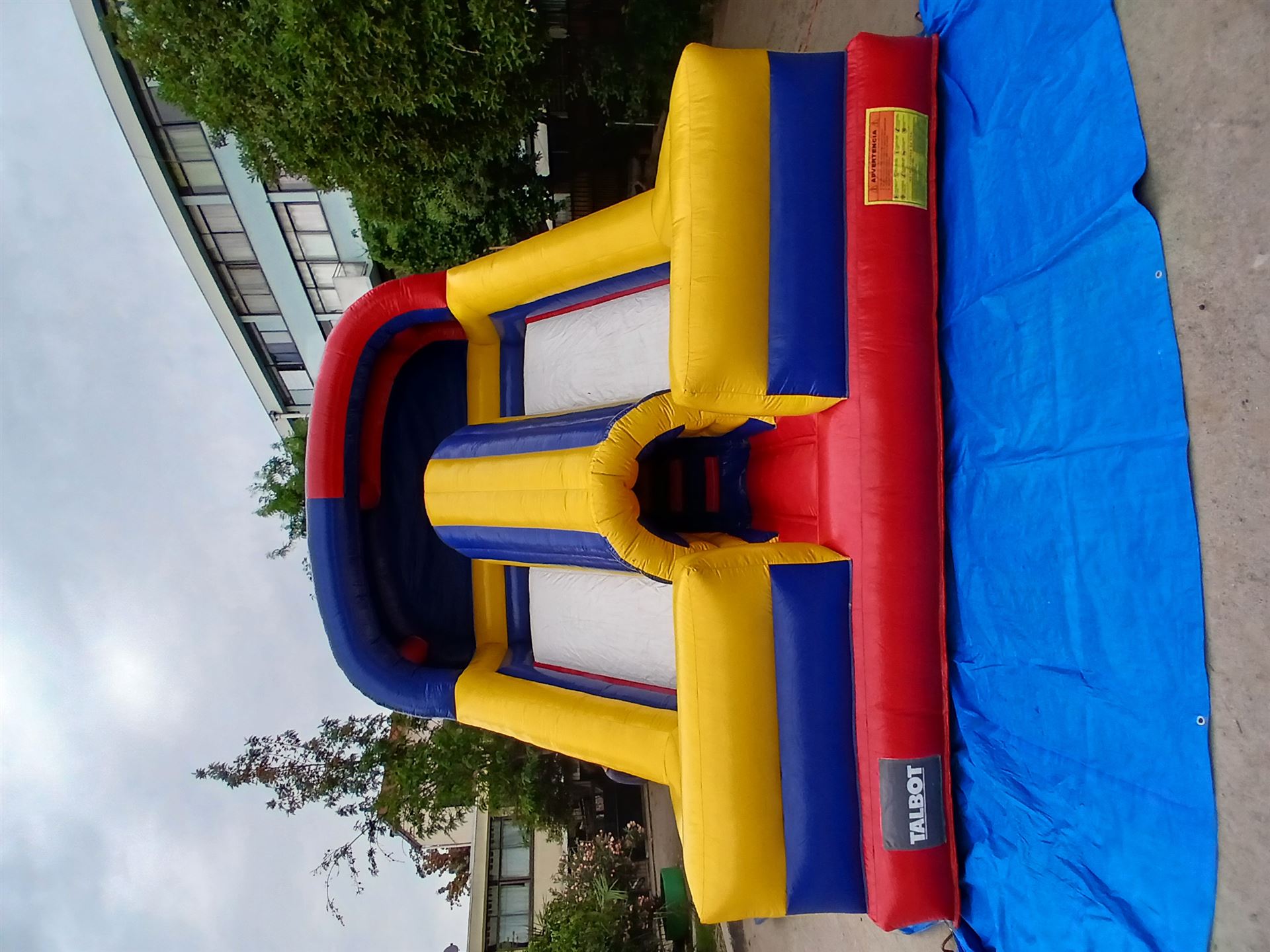 Tobogán inflable en evento